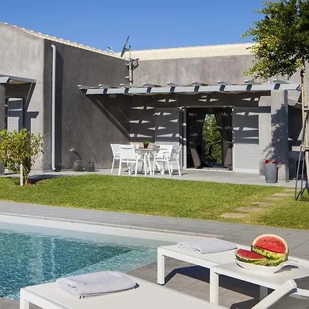 Willa Lefteris Svoronata