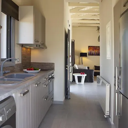 Lefteris וילה סבורונטה